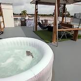 Cozy and Modern Apartment Black & White With Jacuzzi on Terrace