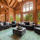Maple Hill Lodge 3 Bedroom Home by RedAwning