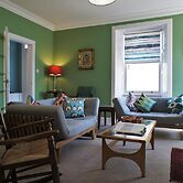 Fantastic 2 Bedroom, Spacious and Great Location!