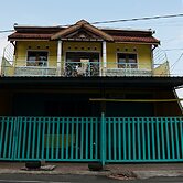 SPOT ON 92665 Yoko Kost Syariah