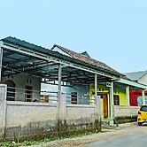 OYO Life 92222 Sahabat Kost Syariah Pacitan