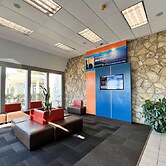 Studio 6 Belmont, CA – San Francisco - Redwood