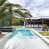 Peninsula Villa Retreat With Pool Hot Tub