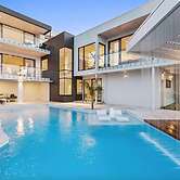 Bayview Luxe Entertainer Pool World Class View