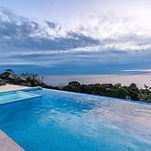 The Ocean s Edge Luxury Entertainer With Views