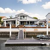 Modern Waterfront Retreat Private Pool Dock