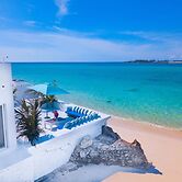 Modern, Stunning & Bright Central Beach Villa