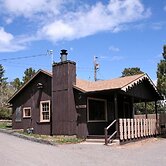 Lazy R Cottages: 2 2 Bedroom Cabin