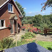Lovely 2-bed Cottage in Pencarreg
