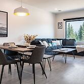 Slopes and Green by Revelstoke Vacations