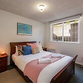 Beautiful 2-bed Unit in St Kilda West w/ Parking