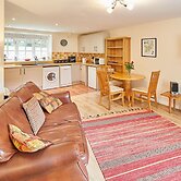 Host Stay Heron Cottage