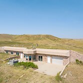 Cheyenne River Ranch with Hot Tub