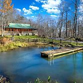 Deer Haven by Avantstay Cabin w/ Pond, Waterfall