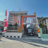 SPOT ON 93035 Karman's Sari Homestay Syariah