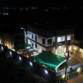 Hotel and Luxury Apartment by Trips