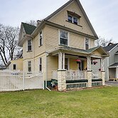 Idyllic Rochester Apt w/ Hot Tub: 2 Miles to Dtwn!