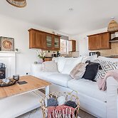 2 Bed in Historic Tonbridge - 35 Mins From London