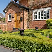 Beautiful Country Cottage for up to 8 People