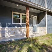 Pet-friendly Tomball Home: Walk to Main Street!