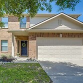 Pet-friendly Tomball Home ~ 8 Mi to Burroughs Park