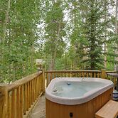 Hot Tub & Ski Shuttle: Rustic Breckenridge Retreat