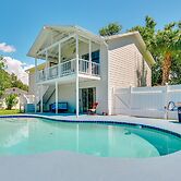 Palmetto Escape w/ Balcony - Walk to Marina!