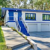 Charming Omaha Getaway - 3 Mi to Baxter Arena!