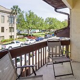 Walk to Restaurants: Downtown Leesburg Townhome!
