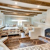 Historic Millicent Rogers Guest House w/ Hot Tub