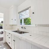 Charming Eugene Retreat: Private Hot Tub & Yard!