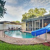 Private Pool, Slide & Treehouse: Largo Retreat