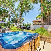 Hot Tub & Gas Grill: Port Richey Retreat