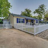 Pet-friendly Villas Vacation Rental: Walk to Bay