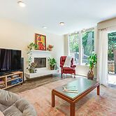 Beautiful Boulder Townhome: Walk to CU & Pearl St!