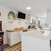 Charming Tacoma Retreat w/ Patio & 2 Fireplaces!