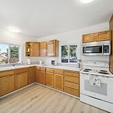 Pet-friendly Newman Lake Cottage w/ Beach Access!