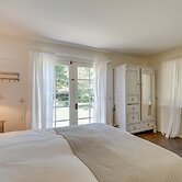 Farmhouse-chic Carpinteria Cottage w/ Pool Access