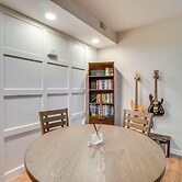 16 Mi to Dia: Townhome w/ Fireplace in Aurora