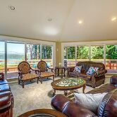Charming Poulsbo Retreat: Hood Canal Views!
