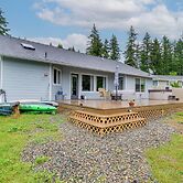 Lakefront Bremerton Vacation Rental w/ Hot Tub!