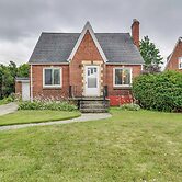 Quiet Cheektowaga Retreat: 23 Mi to Niagara Falls!