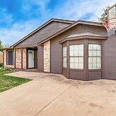 Game Room & Pool: Family Home in The Colony!