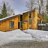 Jamaica Vacation Home w/ Deck: 8 Mi to Skiing!