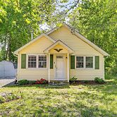 All-season Vernon Township Lake House Retreat!