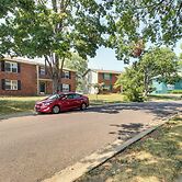 Pet-friendly Overland Park Condo With Pool Access!