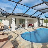 Pet-friendly Yard! Comfy Lehigh Acres Getaway