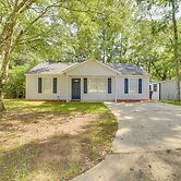 Tallahassee Home w/ Private Deck: 4 Mi to Downtown