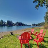Gorgeous Allyn Getaway - No-bank Waterfront!