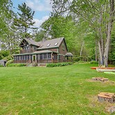 Lakefront Westhampton Cabin w/ Beach + Kayaks!
